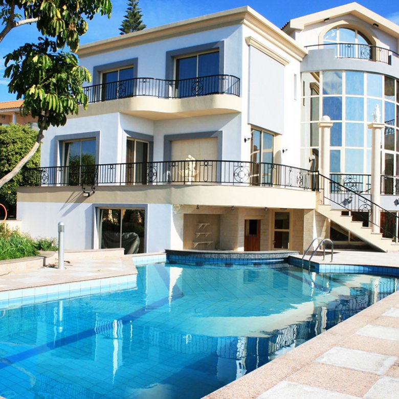 Villa with pool