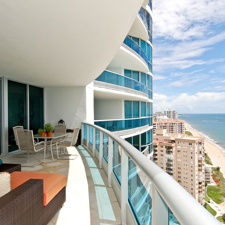 Modern apartment on the bay