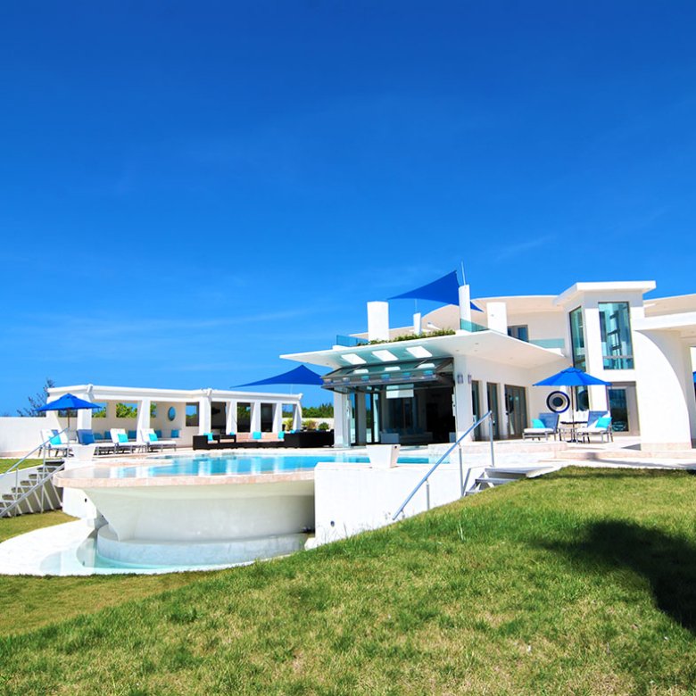 Amazing villa bay front